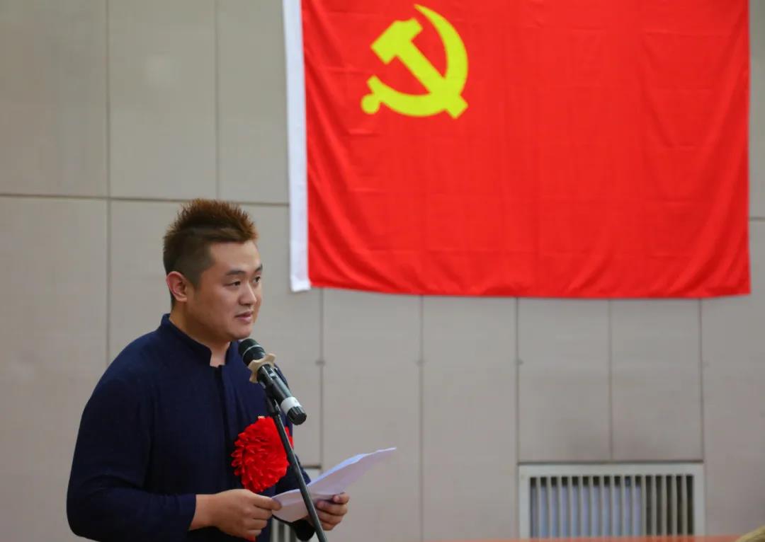 李文博同志代表优秀共产党员发言