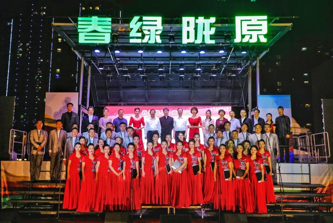 甘肃省委常委、宣传部部长王嘉毅，省委宣传部副部长、省文化和旅游厅党组书记、厅长陈卫中，中央民族乐团党委书记刘杰等领导观看了演出